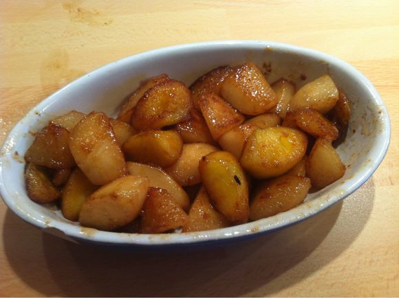 Pommes et poires au caramel salé, test de la poêle au revêtement pierre.